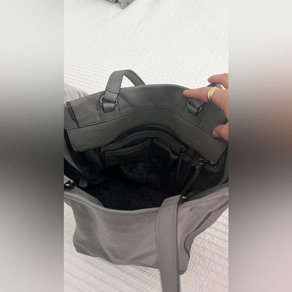 Gorgeous Botkier tote / shoulder bag. EUC!!! Medium/large size. Quality leather. - Picture 5 of 10